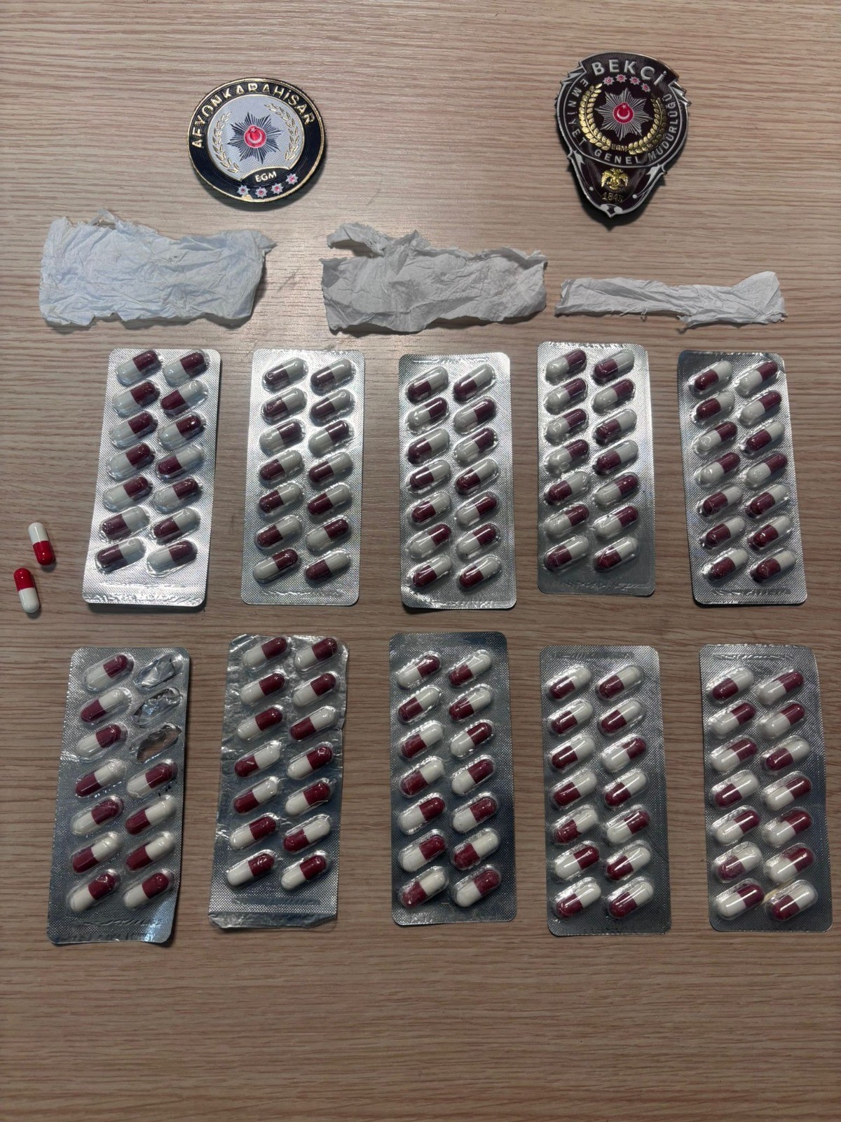 Afyonkarahisar’da polis tarafından yapılan denetimlerde çeşitli suçlardan aranan 16 kişi