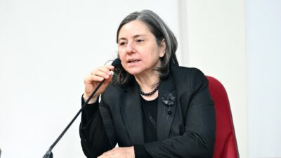 Prof. Dr. Sabri Bektöre Konferans Salonunda düzenlenen söyleşiye; İİBF Dekan