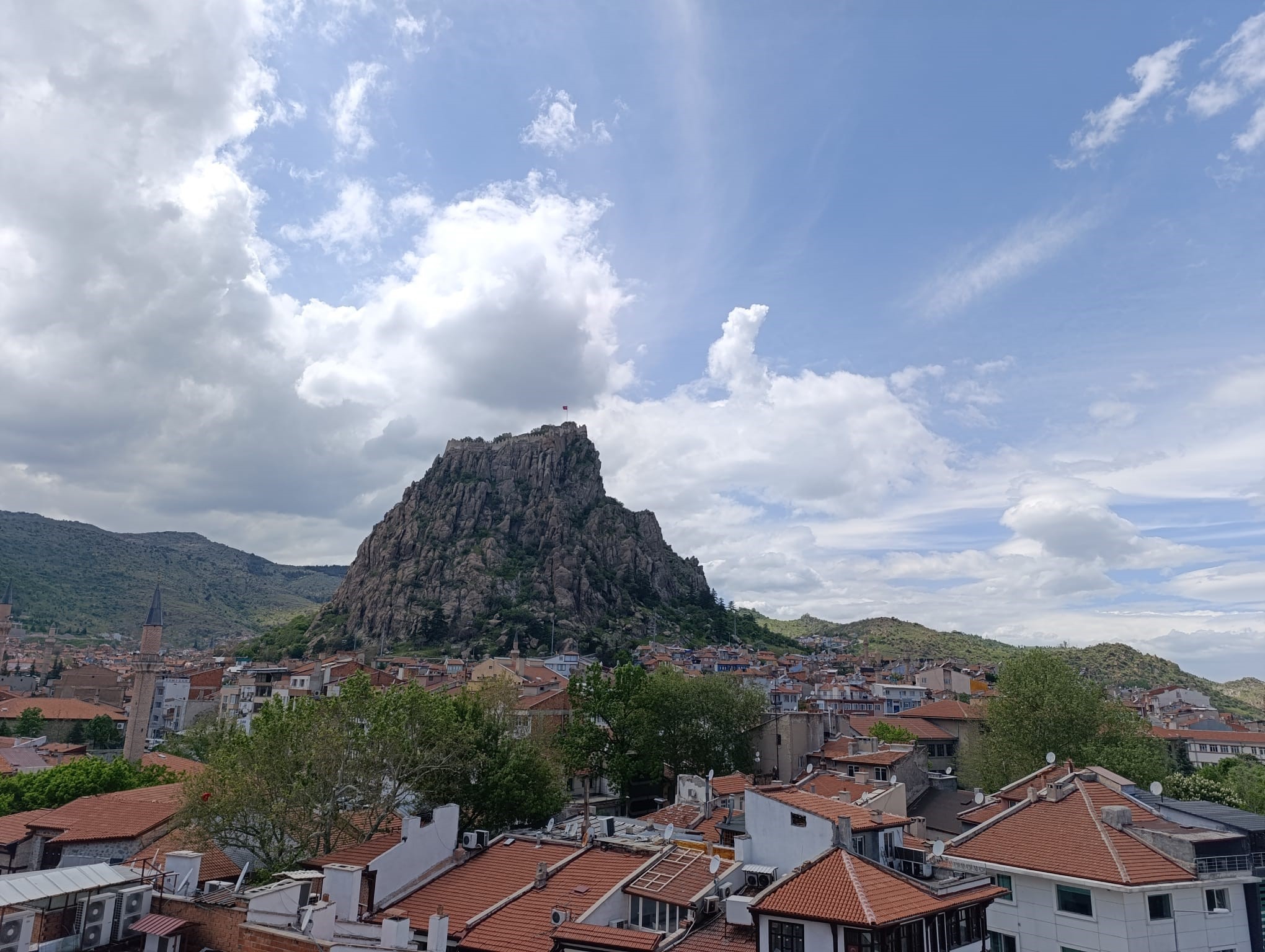 Afyonkarahisar yeni haftaya soğuk ve parçalı bulutlu bir hava ile