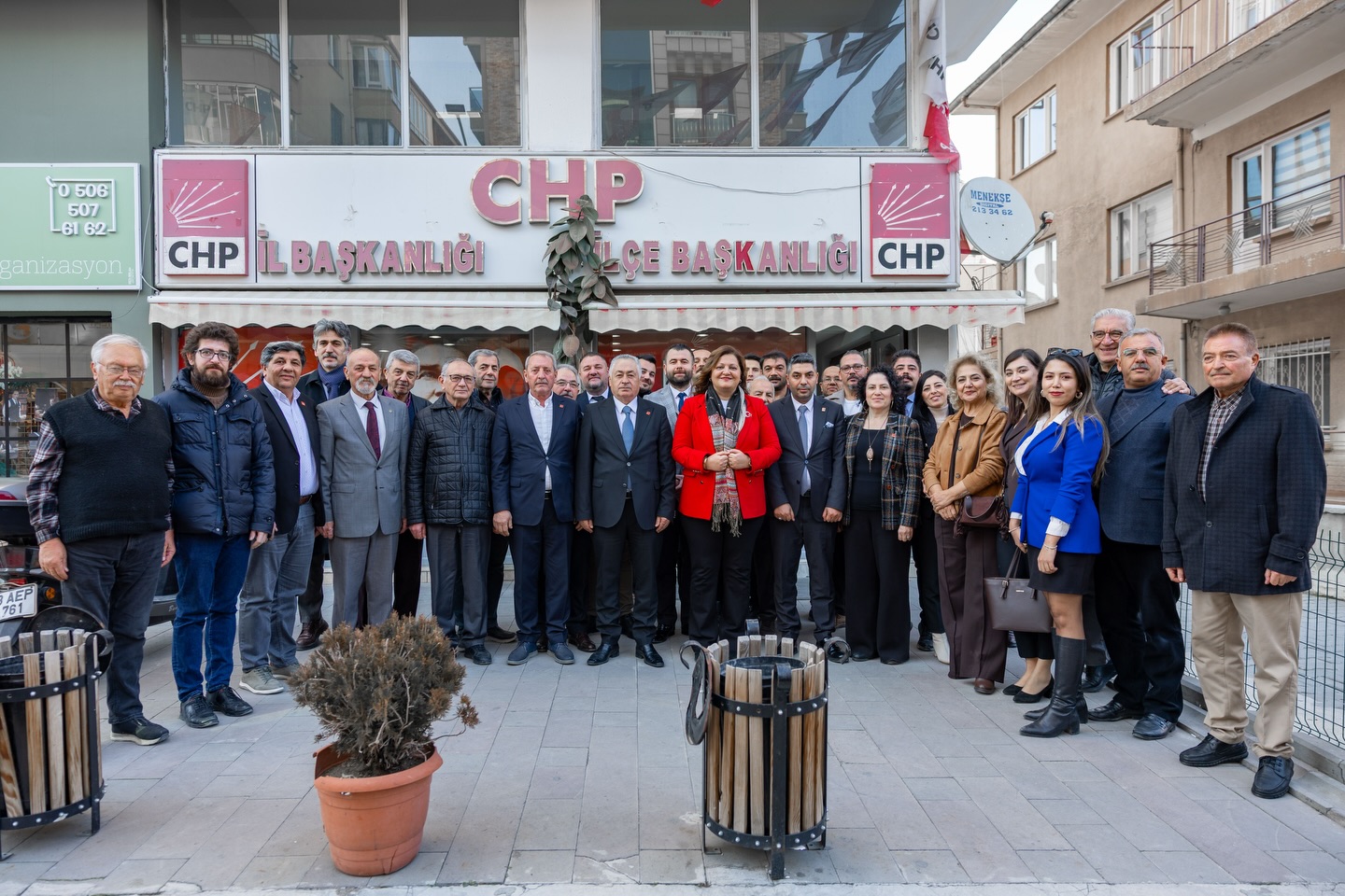 Ziyaretlerini sürdüren Afyonkarahisar Belediye Başkanı Burcu Köksal, taziye ziyaretinin ardından