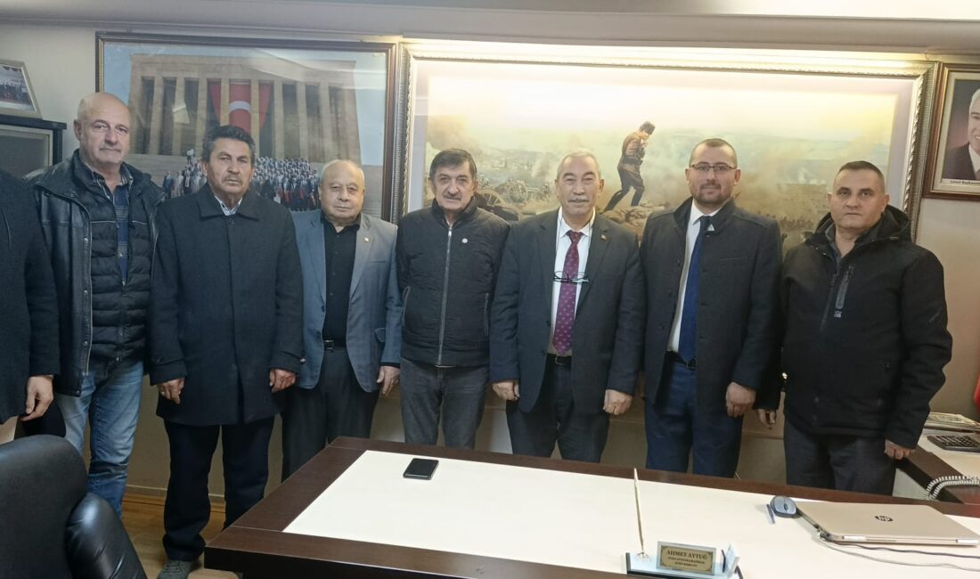 İYİ Parti Merkez İlçe Başkanı İzzet Köken ve yönetimi, Türkiye