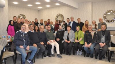 Dernek üyeleri birlikte toplu olarak yaptıkları istifanın ardından kamuoyuna açıklamada
