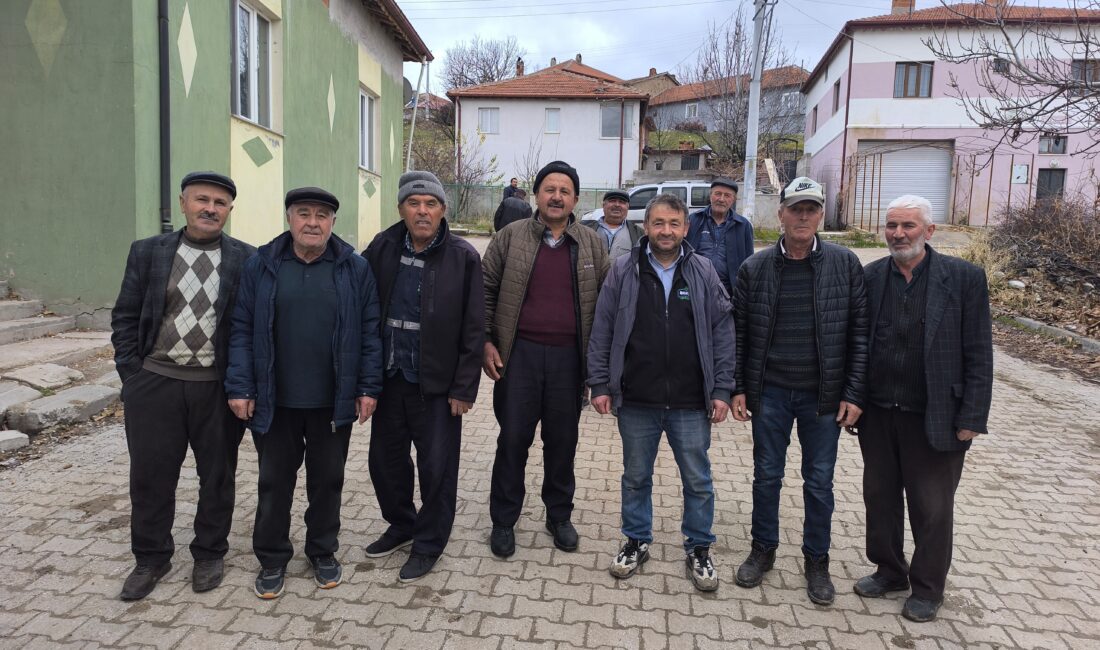 Şuhut ilçesine bağlı İcikli köyünde yaşayan vatandaşlar, uzun süredir telefon