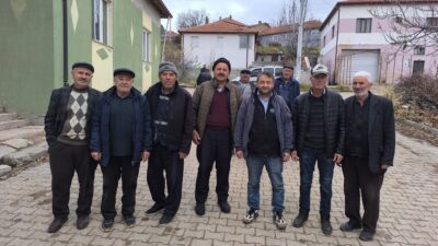 Şuhut ilçesine bağlı İcikli köyünde yaşayan vatandaşlar, uzun süredir telefon