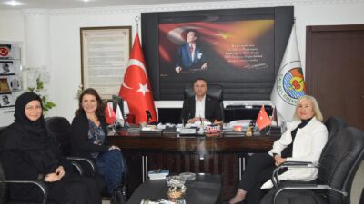 Ziyaret sırasında Dernek Başkanı Dr. Asuman Kaplan Algı, Başkan Kantartopu’na