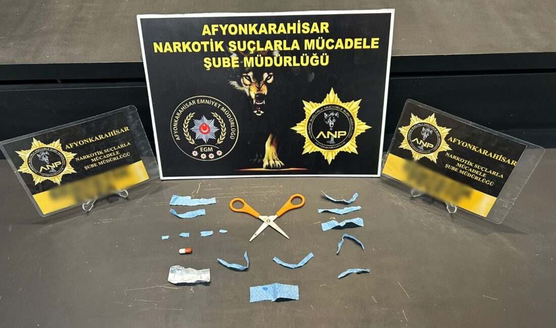 Afyonkarahisar İl Emniyet Müdürlüğü ekipleri, sokak satıcılarına yönelik gerçekleştirdiği operasyonda