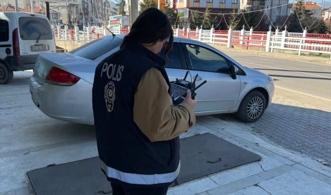 Afyonkarahisar Şuhut İlçe Emniyet Müdürlüğü ekipleri tarafından ilçe merkezinde dron