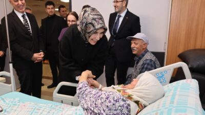 Afyonkarahisar Valisi Doç. Dr. Kübra Güran Yiğitbaşı, Afyonkarahisar Devlet Hastanesi’nde