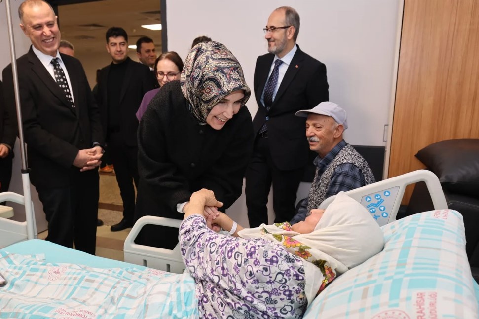 Afyonkarahisar Valisi Doç. Dr. Kübra Güran Yiğitbaşı, Afyonkarahisar Devlet Hastanesi’nde