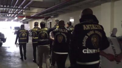 
Antalya'da 1 kişinin silahla yaralanmasına ilişkin gözaltına alınan 7 şüpheliden