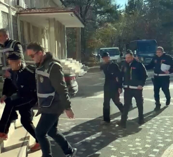 Konya'nın Akşehir ilçesinde geçtiğimiz günlerde çeşitli mahallelerden motosiklet çalan 3