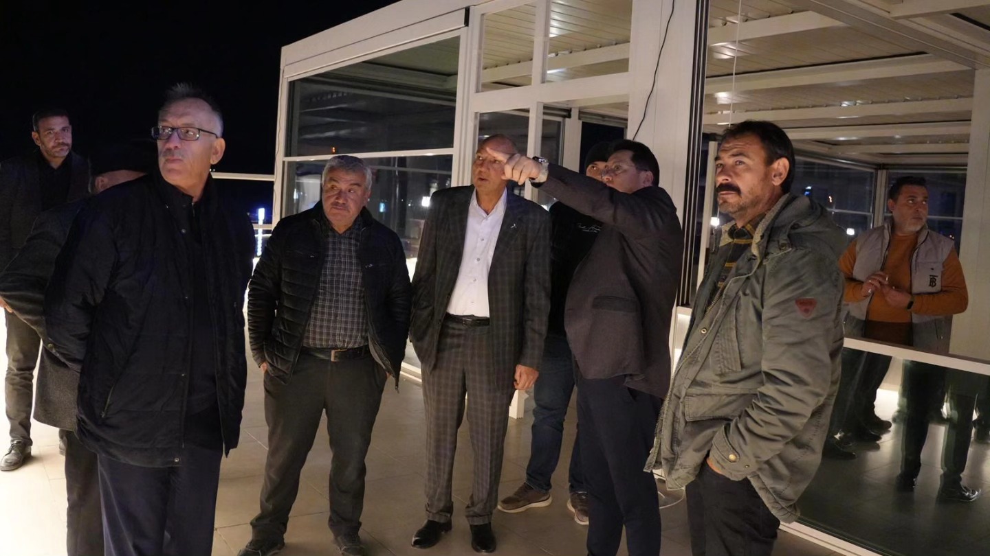 Bolvadin Belediye Başkanı Derviş Aynacı, meclis üyeleriyle birlikte Bolvadin Belediyesi