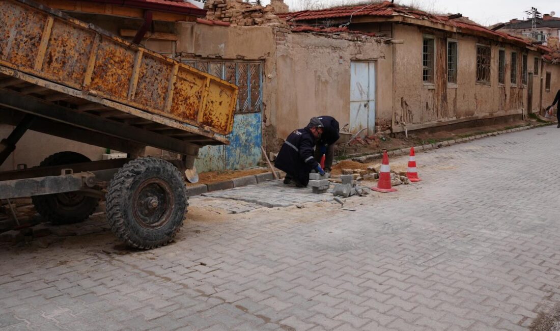 Bolvadin Belediyesi Fen İşleri Müdürlüğü ekipleri, ilçe genelindeki altyapı iyileştirme