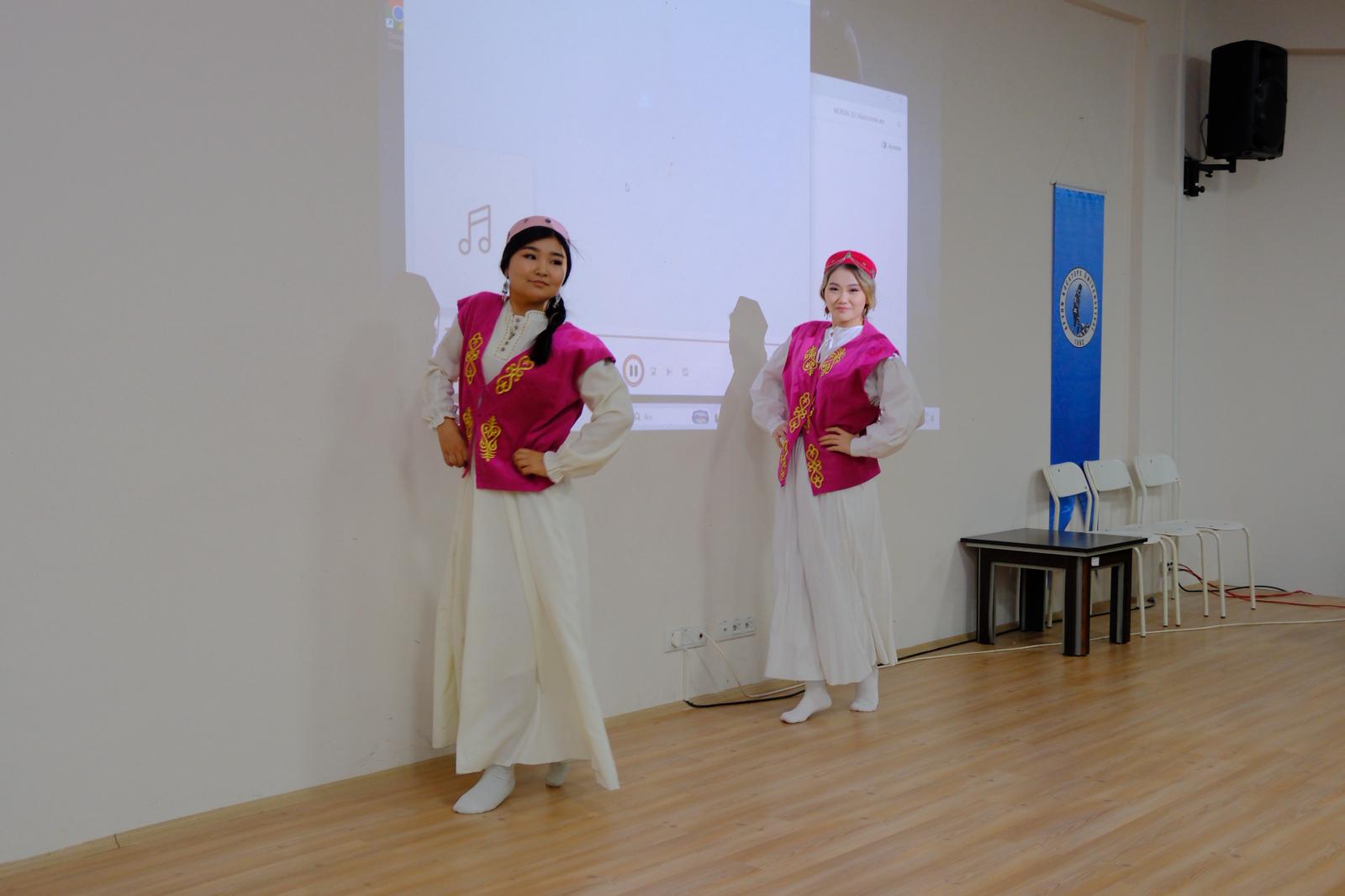 Afyon Kocatepe Üniversitesi (AKÜ) Dinar Meslek Yüksekokulunda (MYO), uluslararası öğrencilerin