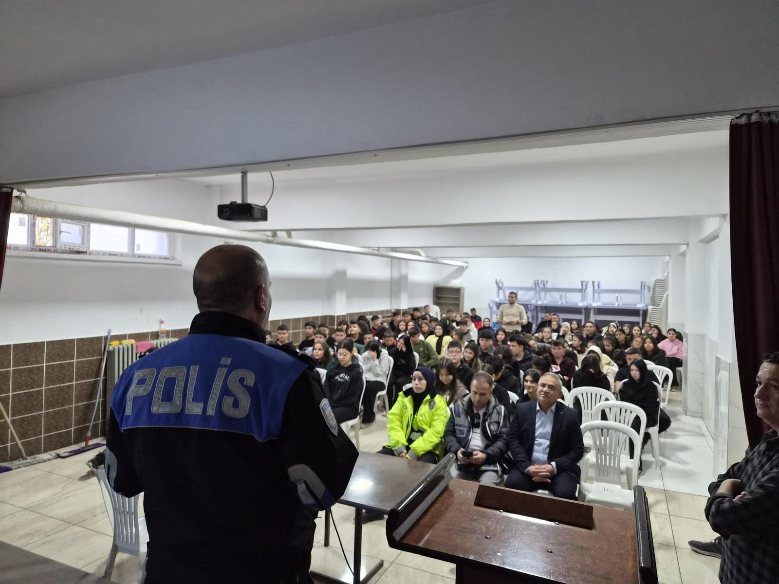 Afyonkarahisar İl Emniyet Müdürlüğü, Sandıklı ilçesinde öğrenci ve öğretmenlere yönelik