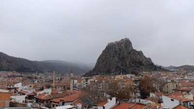 Yapılan meteorolojik değerlendirmelere göre Afyonkarahisar’da bu hafta havanın kapalı ve