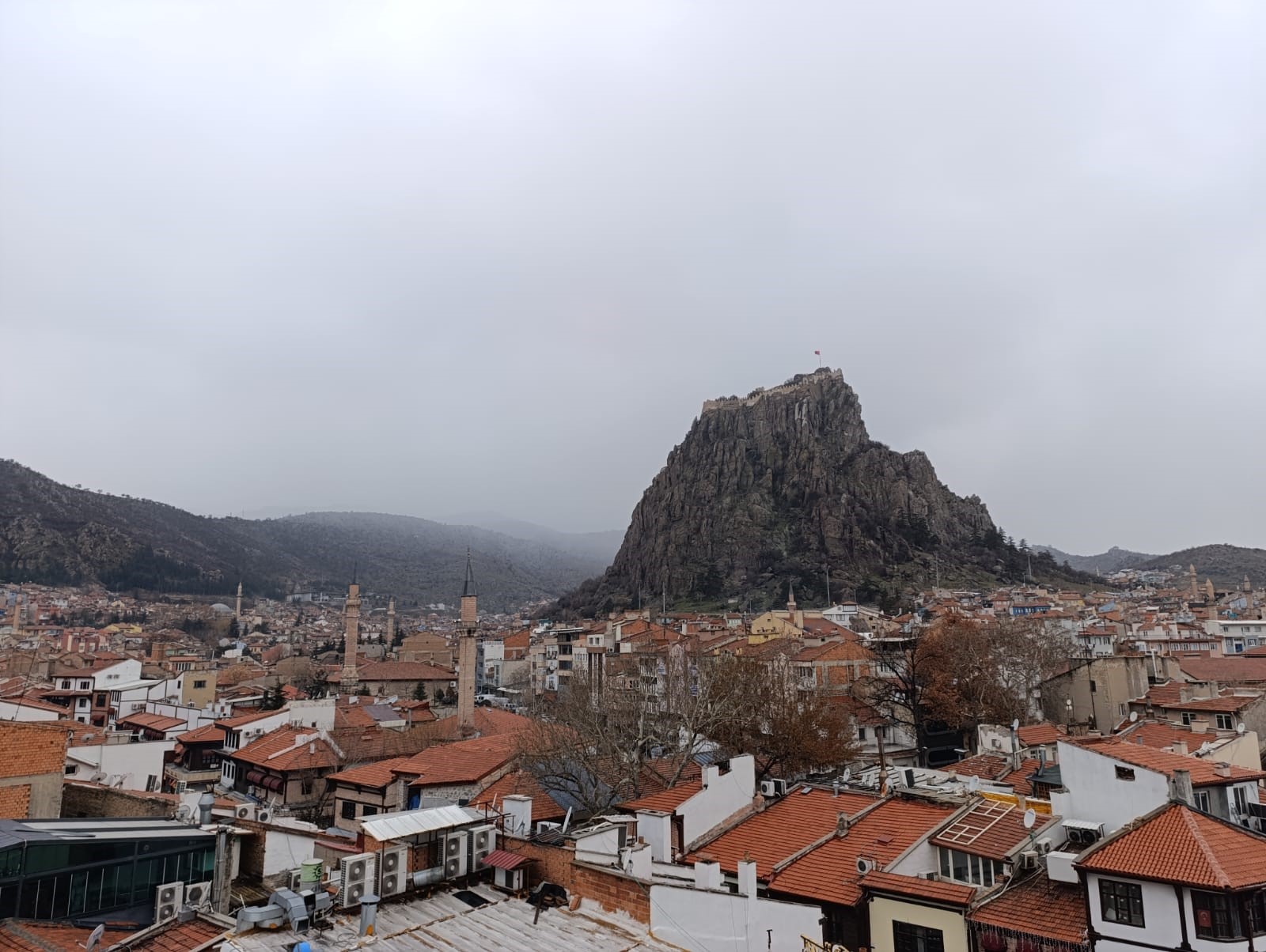 Yapılan meteorolojik değerlendirmelere göre Afyonkarahisar’da bu hafta havanın kapalı ve