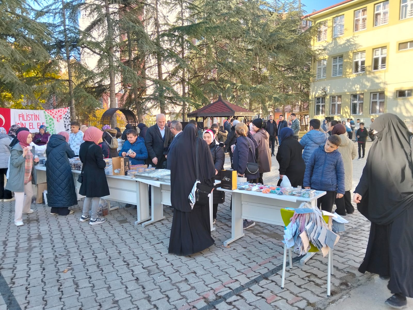 Sandıklı Aktürkler İmam Hatip Ortaokulu, Gazze’de yaşanan insani krize dikkat
