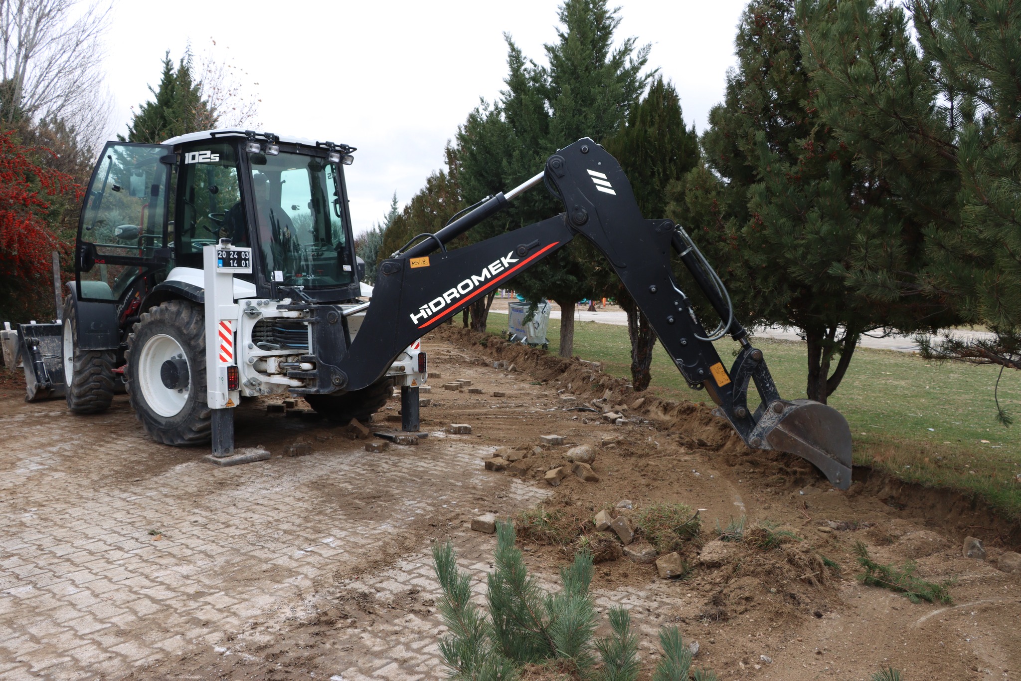 İscehisar Belediye Başkanı Seyhan Kılınçarslan’ın talimatı ile yukarı öz parkında