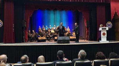 https://www.gazete3.com.tr/wp-content/uploads/2025/12/video8s9s9s9999s88.mp4 Konserin şefliğini Raif Somer üstlendi. Somer’in yönetimindeki koro, klasik