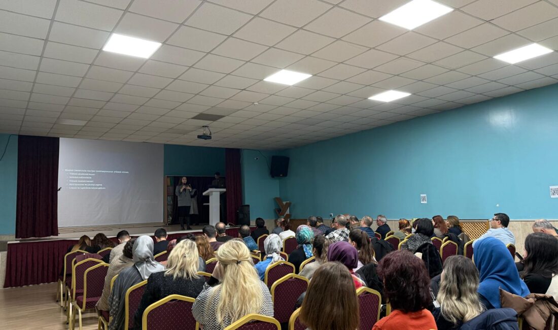 Afyonkarahisar’da düzenlenen Meslek Liselerinde Kariyer Motivasyonu Çalıştayı’nda, meslek lisesi yöneticileri,