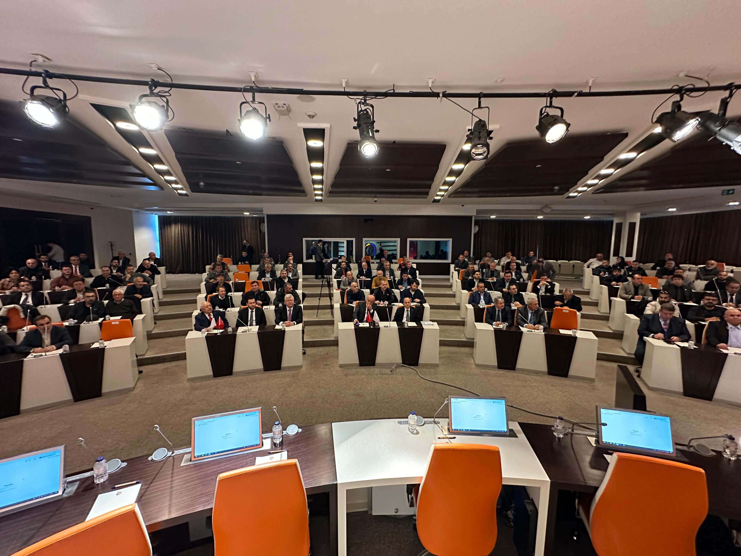 Afyonkarahisar Ticaret ve Sanayi Odası'nda düzenlenen Akaryakıt Sektörü İstişare Toplantısı'nda