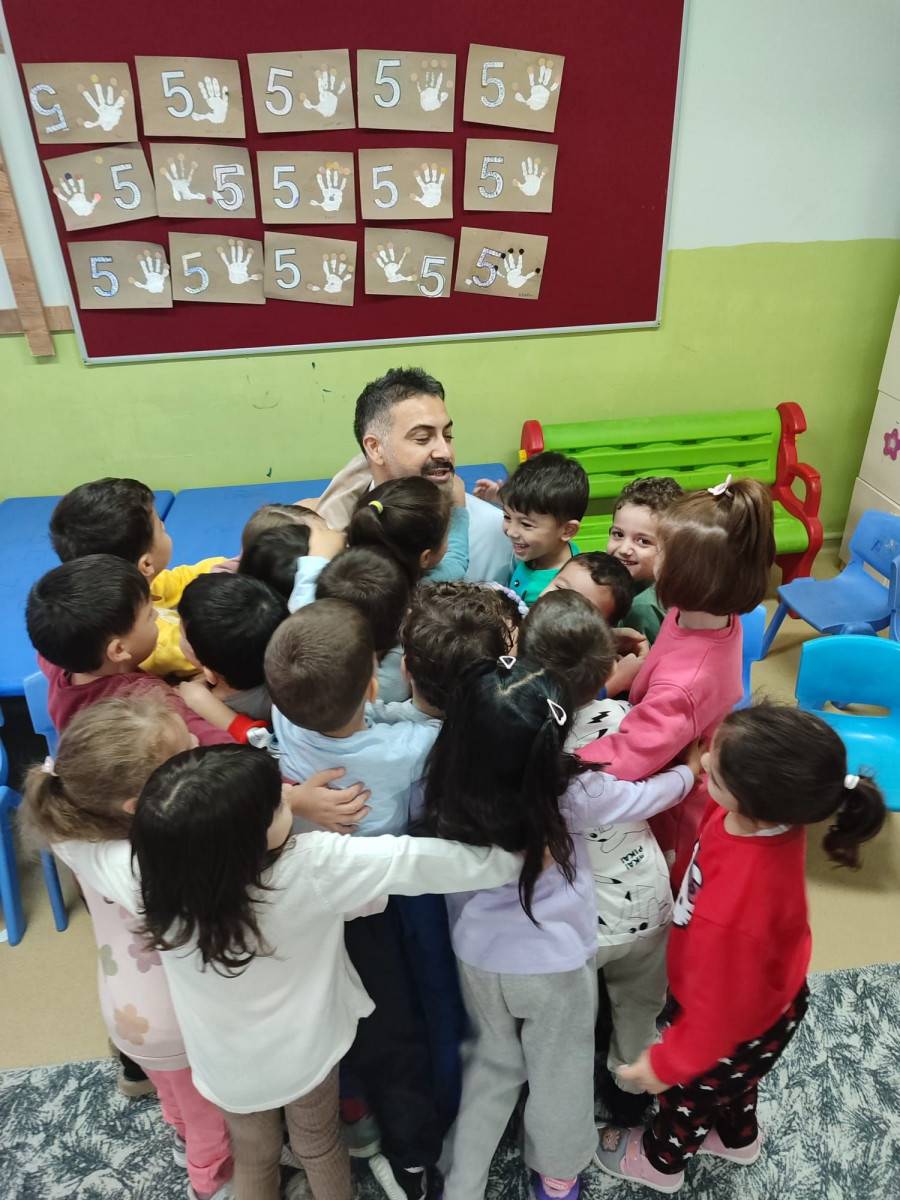 AFSÜ Hastanesi Başhekimi Doç. Dr. Aydın Balcı, Zübeyde Hanım Kız