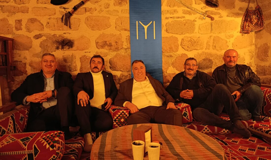 İYİ Parti Afyonkarahisar İl Başkanı Muhammet Mısırlıoğlu, İl Sekreteri Şaban