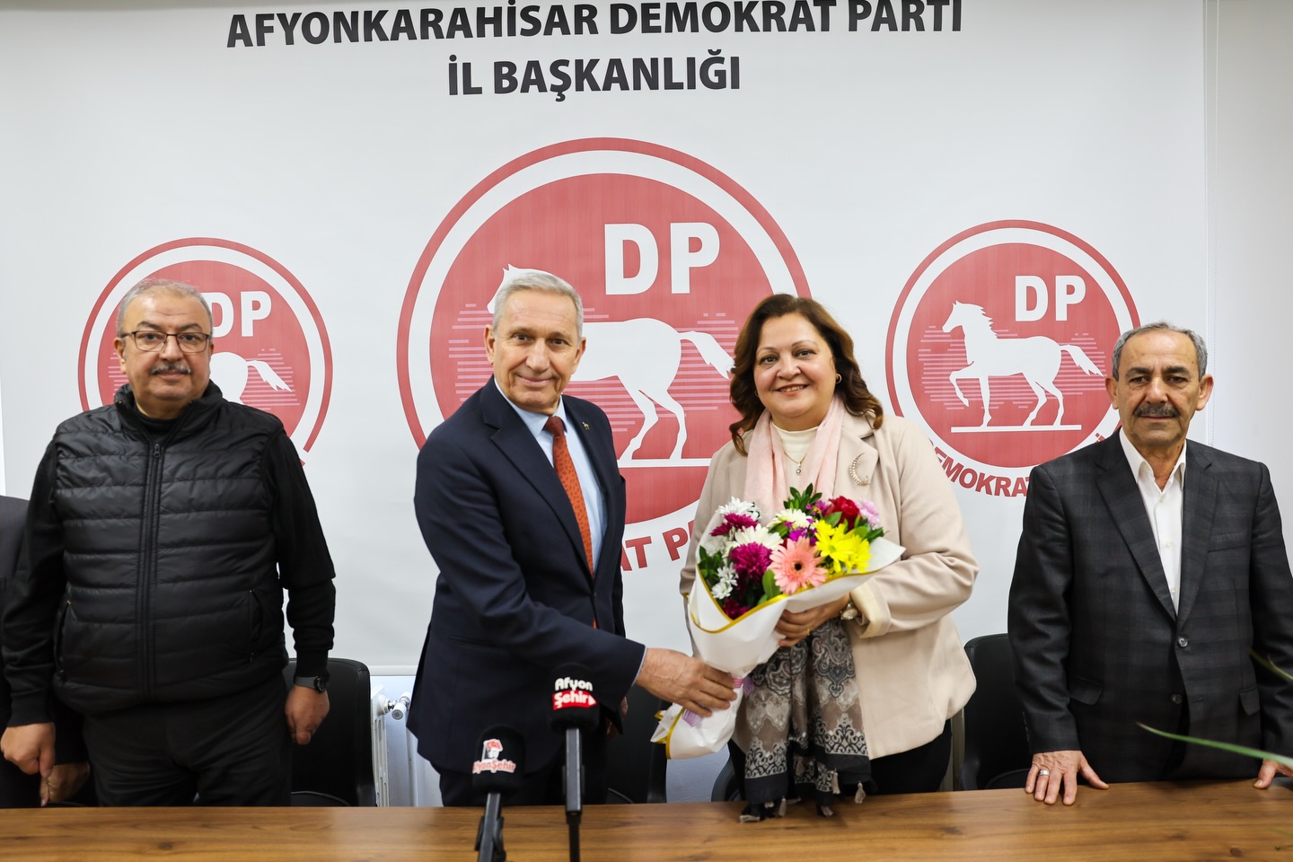 Afyonkarahisar Belediye Başkanı Burcu Köksal, siyasi parti ziyaretleri kapsamında Saadet