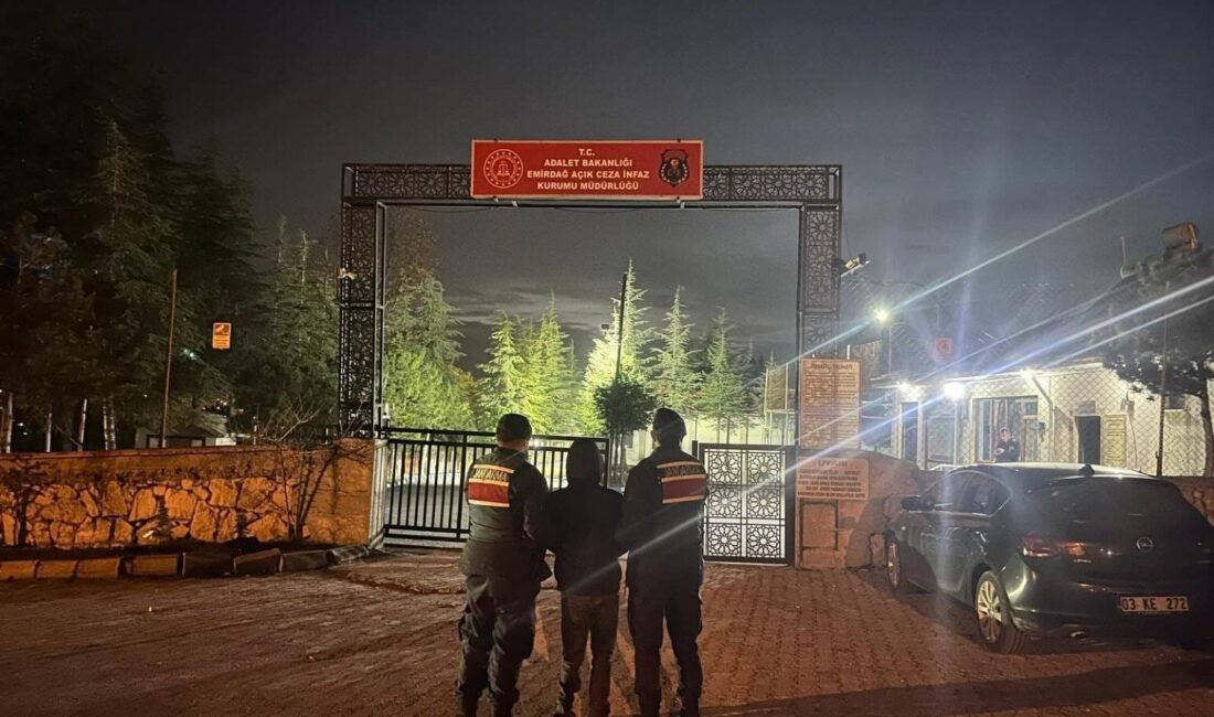 Afyonkarahisar İl Jandarma Komutanlığı, kent genelinde suç ve suçlularla mücadele