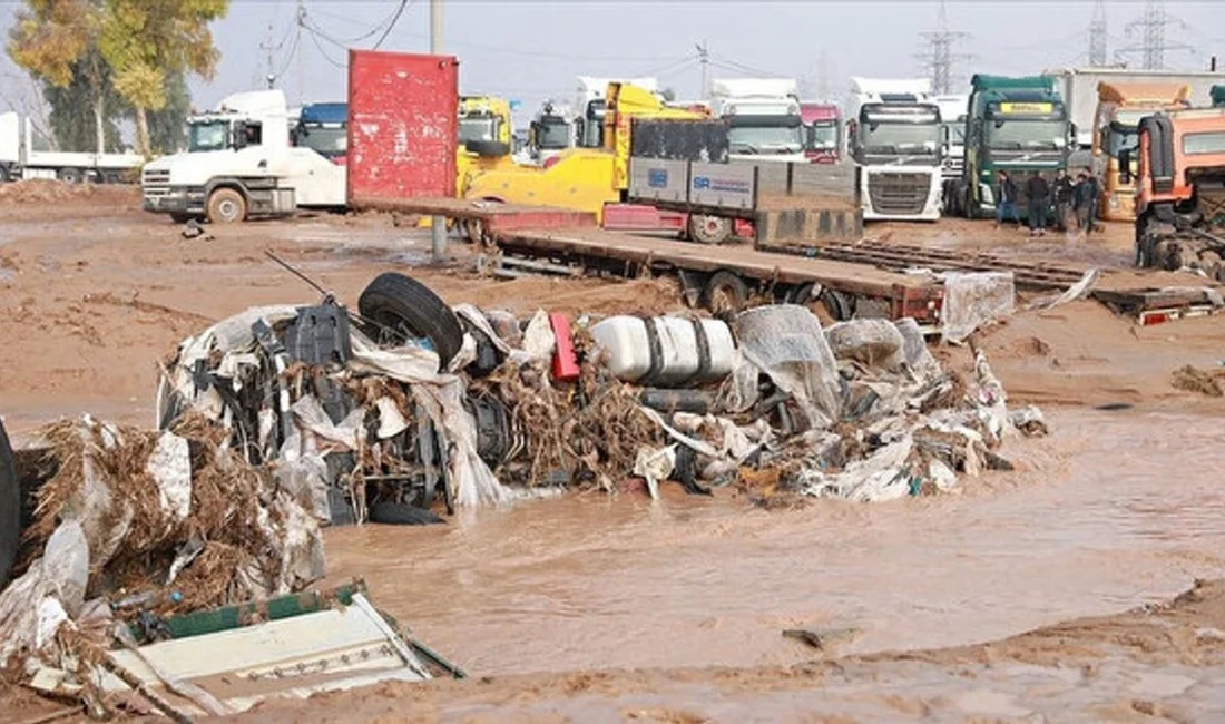 Irak'ta salı gününden bu yana etkili olan şiddetli yağışların yol