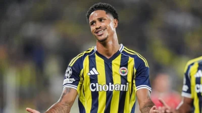 Fenerbahçe’nin Hollandalı savunma oyuncusu Jayden Oosterwolde, Beşiktaşlı taraftarların kendisine yönelik