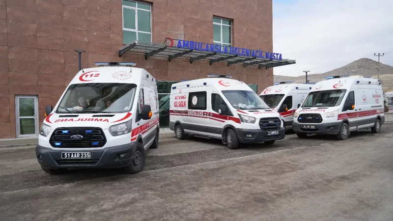 Tavuk döner yedikten sonra bulantı ve kusma şikâyeti yaşayan üç