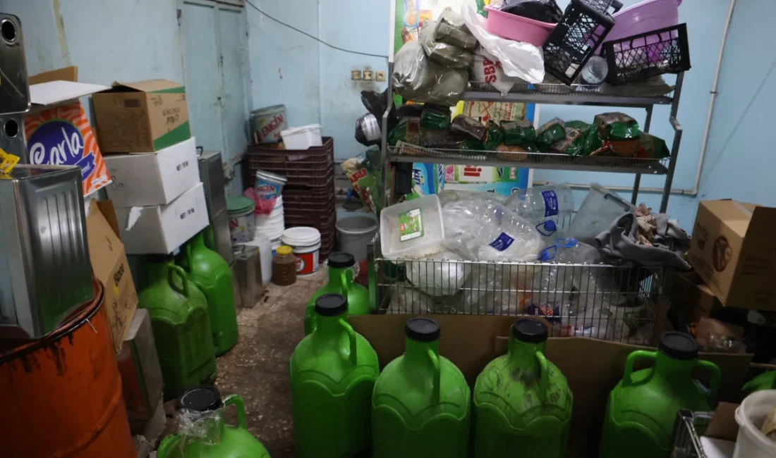 Kilis’te zabıta ekiplerinin denetlediği gıda işletmesinde tarihi geçmiş ürünler ve