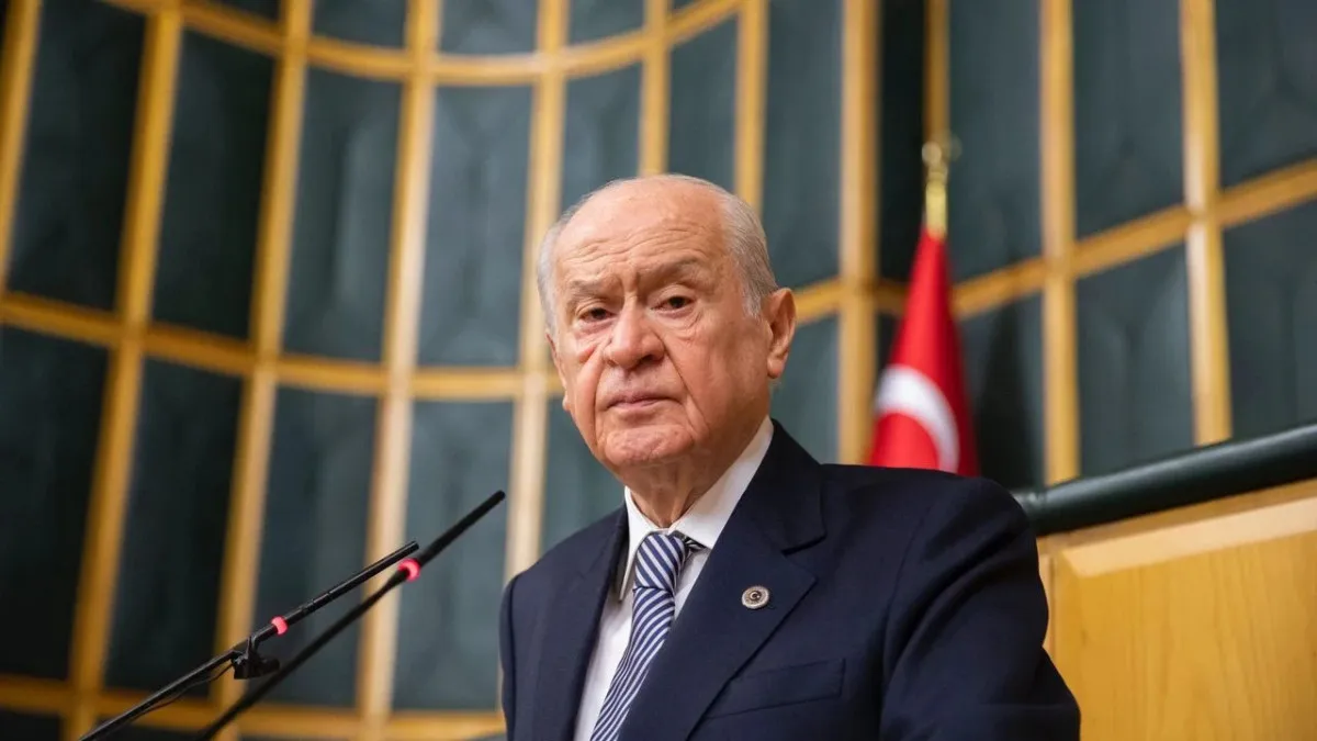 Devlet Bahçeli, CHP’li belediyelere yönelik yolsuzluk soruşturmasına ilişkin açıklamalarında CHP