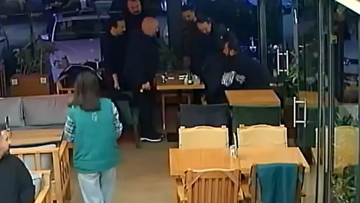 Tokat’ta bir kafede nefes borusuna çay kaçan Burak Korkmaz, arkadaşı