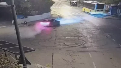İstanbul Üsküdar'da otomobiliyle drift atarak trafik güvenliğini tehlikeye düşüren kadın