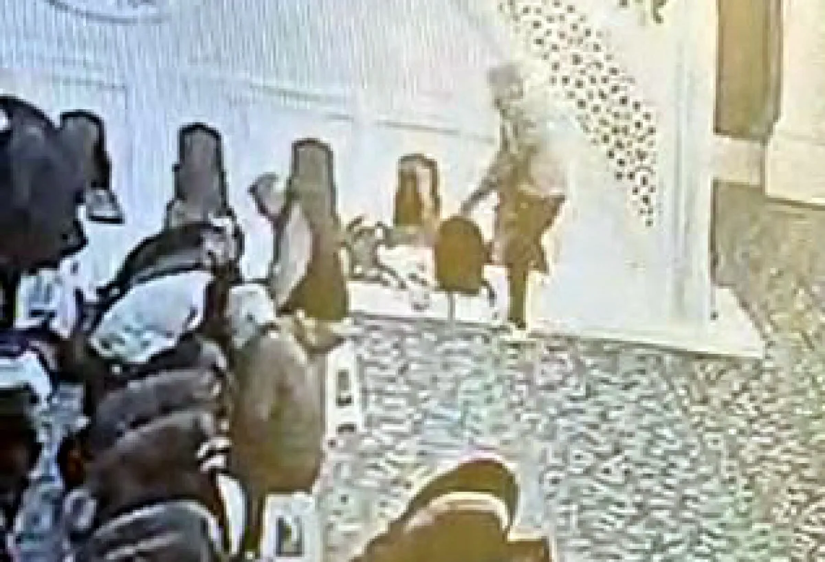 İstanbul'un Avcılar ilçesinde akıl almaz bir hırsızlık olayı yaşandı. Kapüşonlu