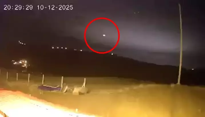 Elazığ'ın Kurtdere köyünde dün akşam saatlerinde gökyüzünde aniden beliren parlak