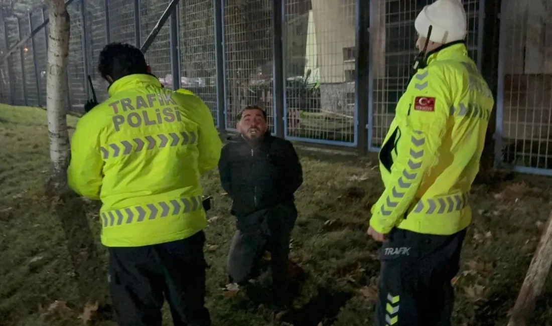 Polisin dur ihtarına uymayan plakasız bir motosiklet sürücüsü, şehri birbirine