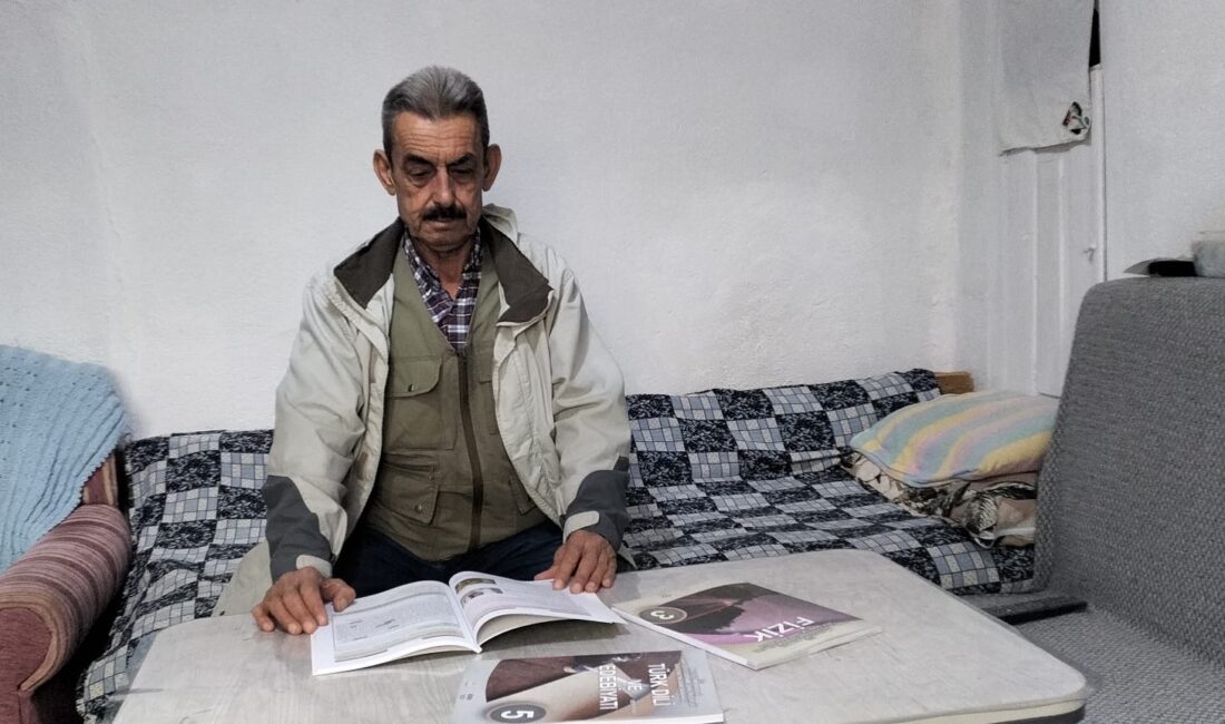 İlerlemiş yaşına rağmen liseyi bitiren 70 yaşındaki emekli Sezai Aytekin,