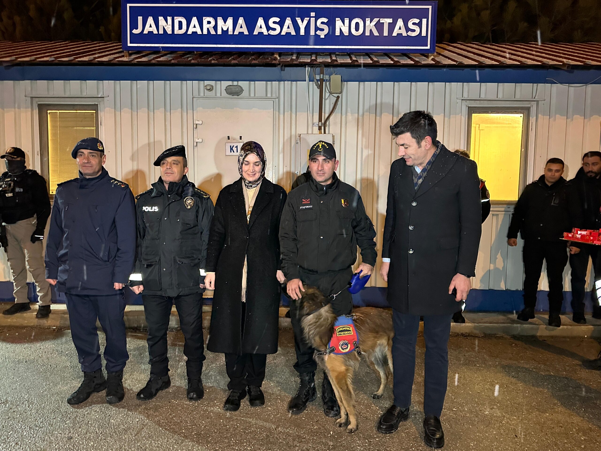 Afyonkarahisar Valisi Doç. Dr. Kübra Güran Yiğitbaşı, yılbaşı dolayısıyla alınan