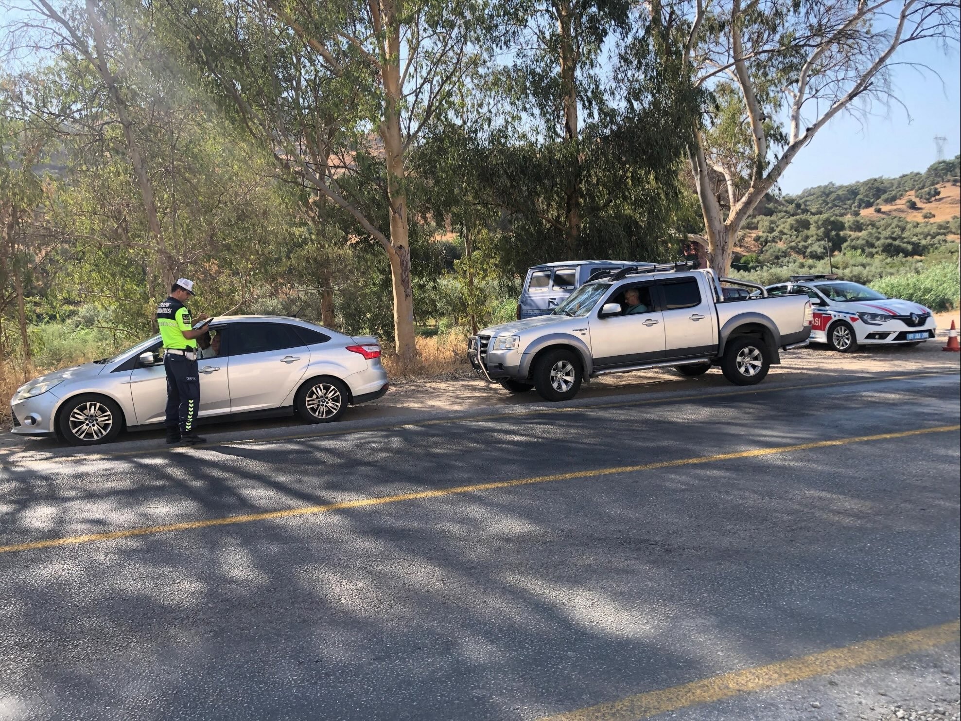 Rutin denetimde hatalı park nedeniyle ceza yazılan sürücünün şehit babası