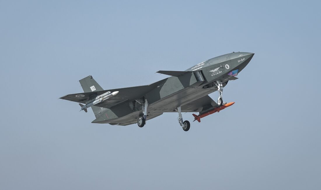 Bayraktar KIZILELMA’nın jet motorlu hava hedefini görüş ötesi hava-hava füzesiyle