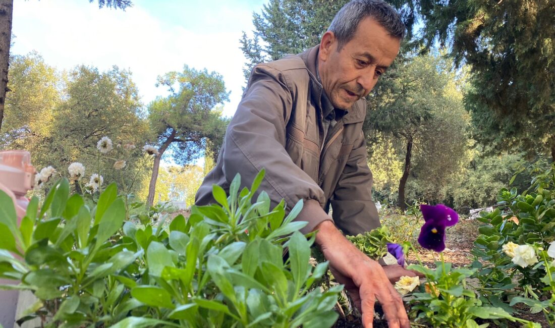 Antalya’da 16 yaşındaki kızı Melike’yi trafik kazasında kaybeden baba, mezara