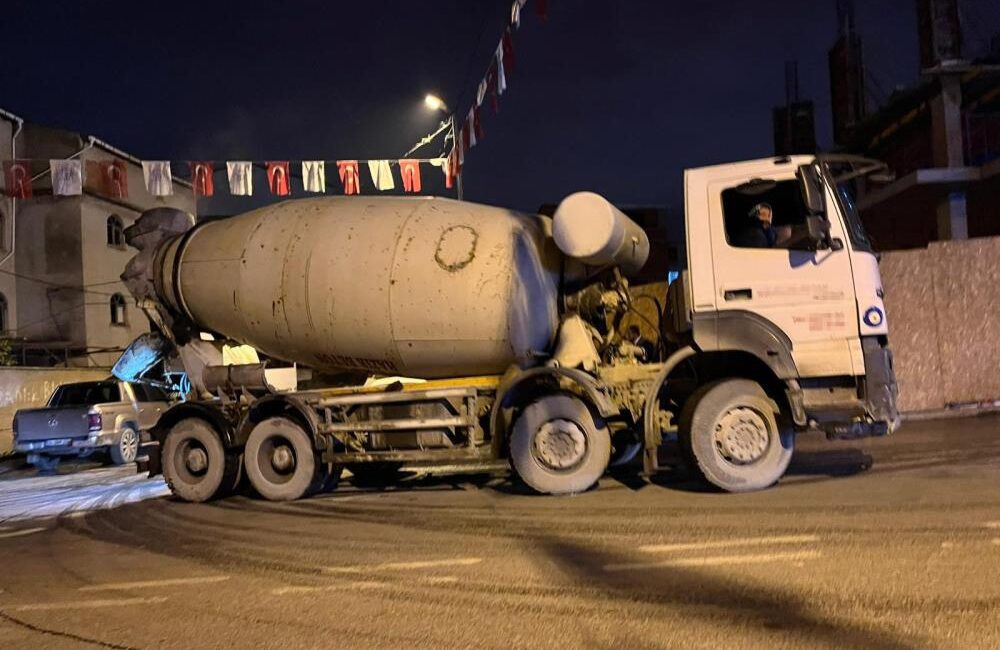 İstanbul Arnavutköy’de, çalışır durumdaki beton mikserini temizlemeye çalışan sürücü Ahmet