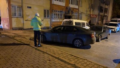 Kayseri'nin Melikgazi ilçesinde trafik uygulaması sırasında "dur" ihtarına uymayan bir