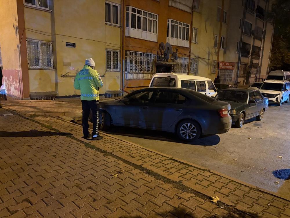Kayseri'nin Melikgazi ilçesinde trafik uygulaması sırasında "dur" ihtarına uymayan bir