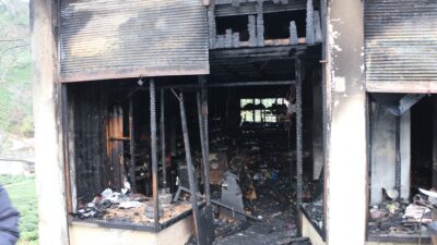 Veresiye skandalı...Veresiye alışverişe izin vermeyen bakkala öfkelenen şahıs, dükkanı yaktı.