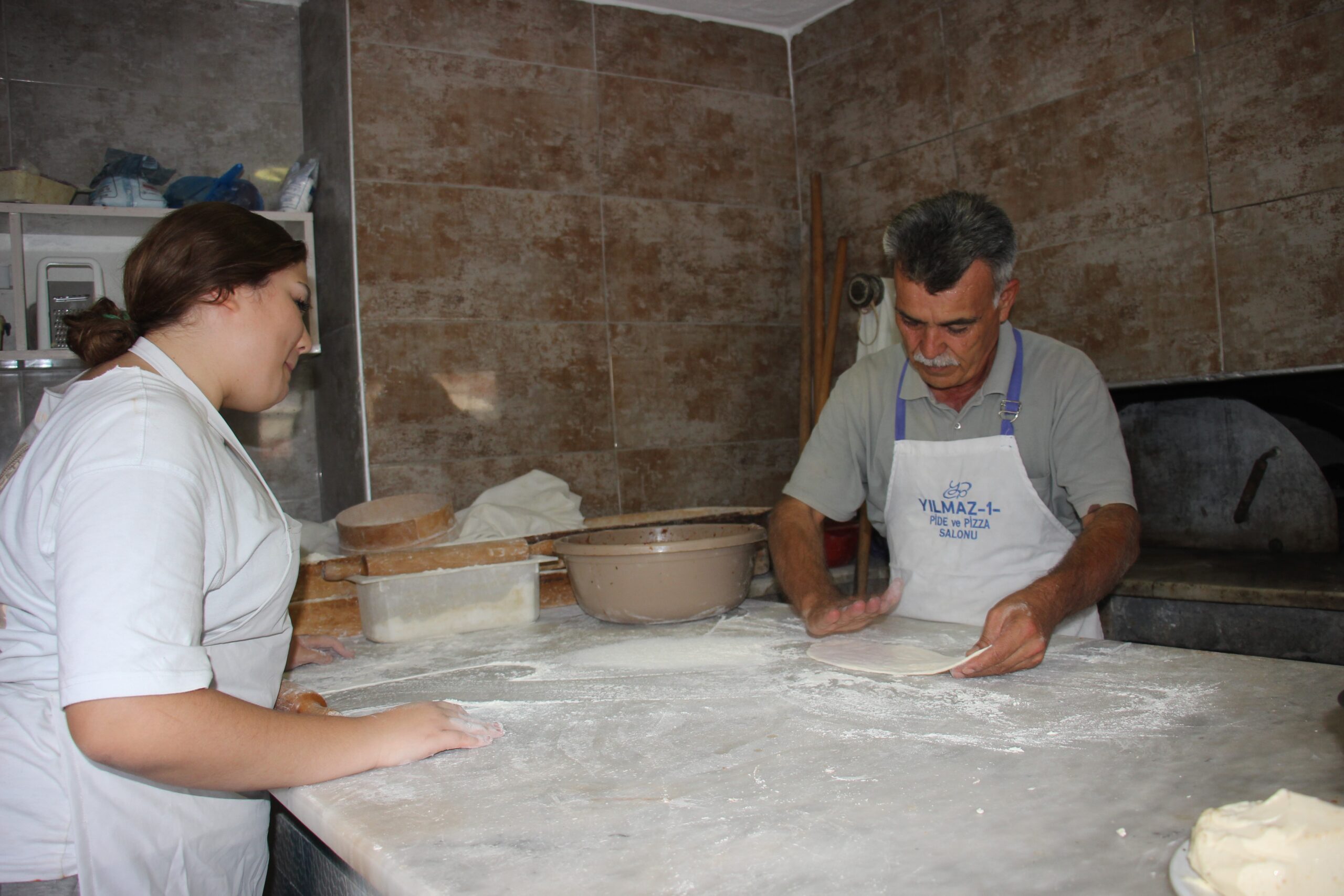 Meslek öğrenmek için işe giriyorlar, çırak olarak başladıkları işten patron